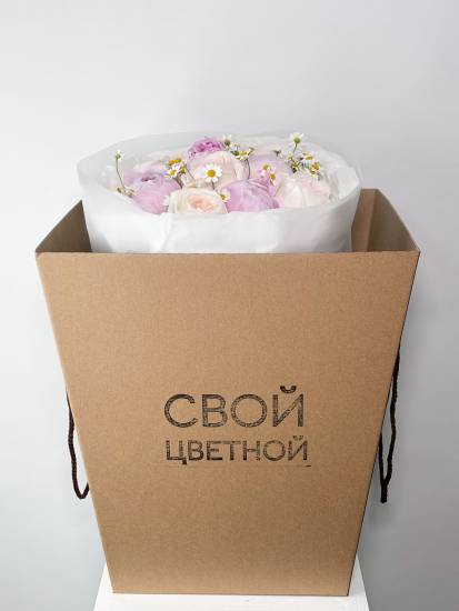 Сборный букет из роз, пионов и ромашек №520